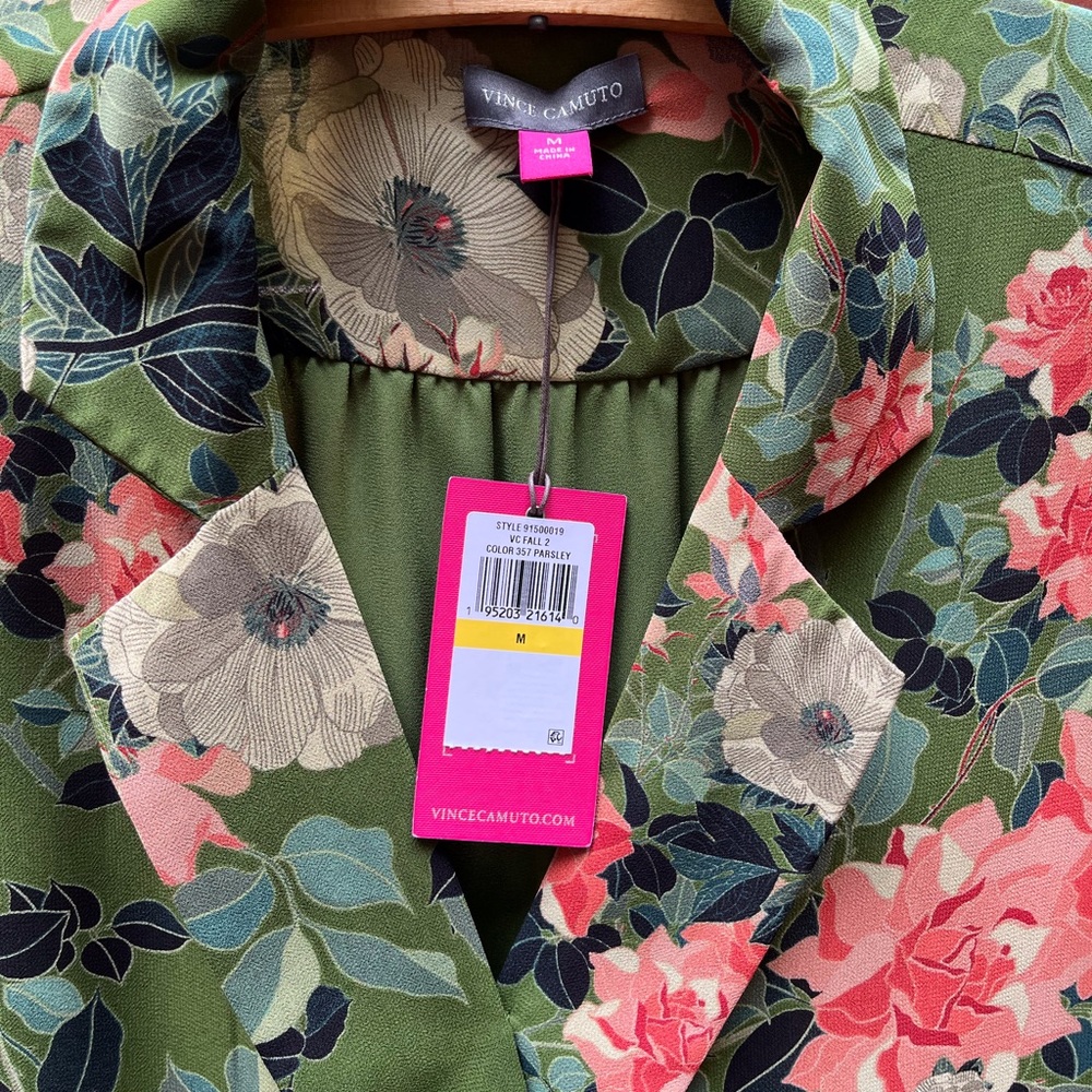 NWT Vince Camuto Guilded Floral Notch Collar Top in Parsley, Medium